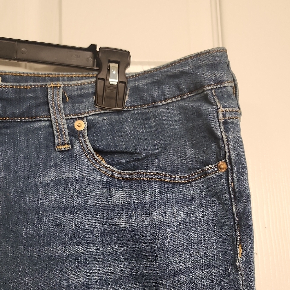 Universal Thread Classic Blue Denim Jeans - Picture 4 of 10